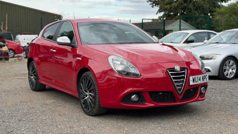 2014 Alfa Romeo Giulietta 2.0 Jtdm-2 Sportiva Nav Tct Euro 5 (s/s) 5dr in Red — image 1