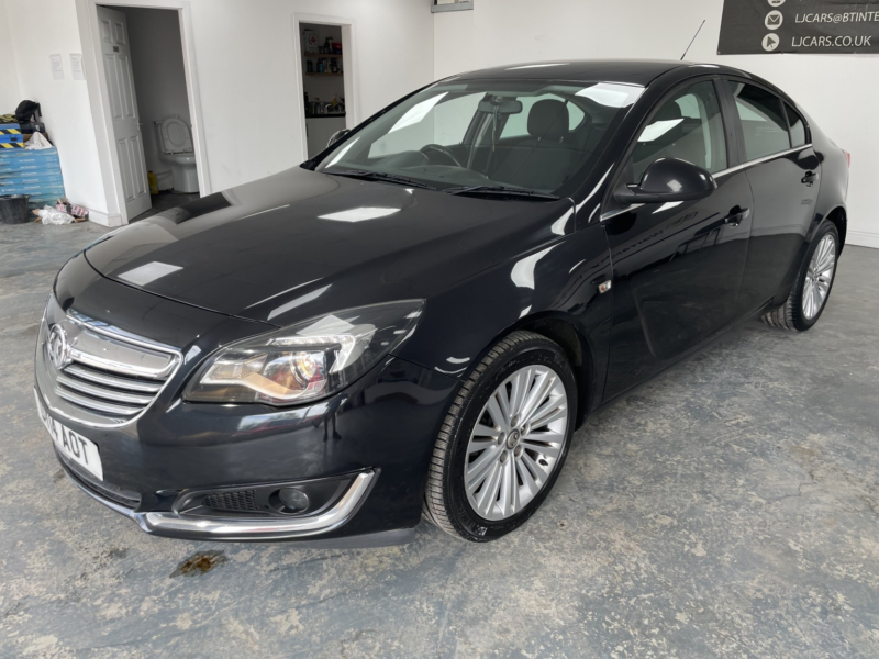 2014 Vauxhall Insignia 1.8 16v Design in Black — image 1