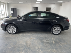 2014 Vauxhall Insignia 1.8 16v Design in Black — image 2