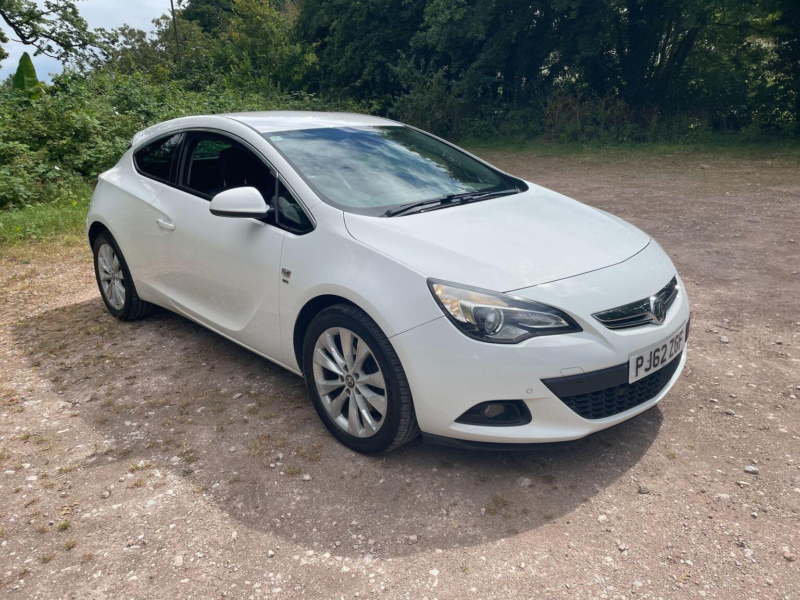 2013 Vauxhall Astra Gtc 1.6t 16v Sri Euro 5 3dr in White — image 1