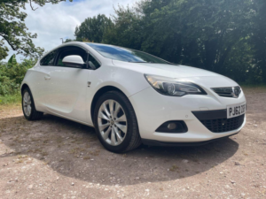 2013 Vauxhall Astra Gtc 1.6t 16v Sri Euro 5 3dr in White — image 2