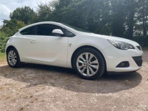 2013 Vauxhall Astra Gtc 1.6t 16v Sri Euro 5 3dr in White — image 3