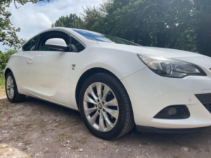 2013 Vauxhall Astra Gtc 1.6t 16v Sri Euro 5 3dr in White — image 4