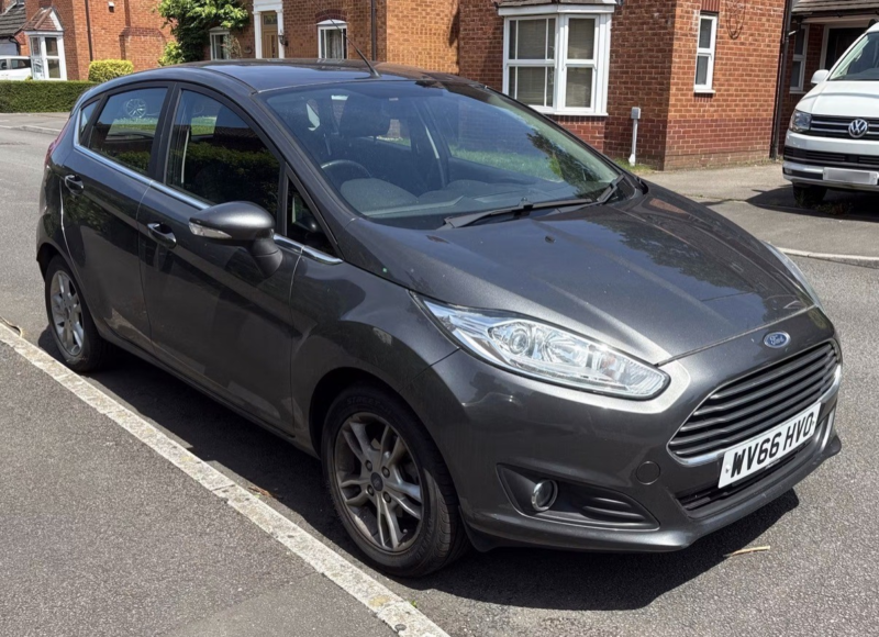 2016 Ford Fiesta 1.3 Zetec in Grey — image 1
