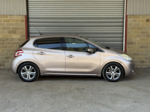 2012 Peugeot 208 1.4 Hdi Allure in Pink — image 4