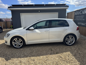 2016 Volkswagen Golf 2.0 Tdi Bluemotion Tech Gt Edition in White — image 4