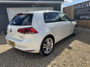 2016 Volkswagen Golf 2.0 Tdi Bluemotion Tech Gt Edition in White — image 5