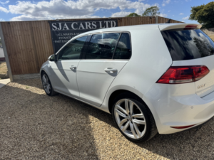 2016 Volkswagen Golf 2.0 Tdi Bluemotion Tech Gt Edition in White — image 6