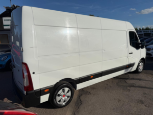 2022 Renault Master 2.3 Dci 35 Business+ Panel Van 4dr Diesel Manual Fwd Lwb Medium Roof Euro 6 (135 Ps) in White — image 3
