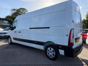 2022 Renault Master 2.3 Dci 35 Business+ Panel Van 4dr Diesel Manual Fwd Lwb Medium Roof Euro 6 (135 Ps) in White — image 4