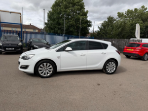 2013 Vauxhall Astra 2.0 Cdti Ecoflex Elite Euro 5 (s/s) 5dr in White — image 3