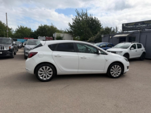 2013 Vauxhall Astra 2.0 Cdti Ecoflex Elite Euro 5 (s/s) 5dr in White — image 6