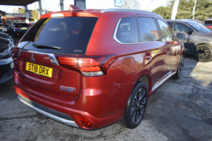 2018 Mitsubishi Outlander 2.0 H 12kwh 4h in Red — image 2