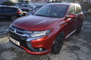 2018 Mitsubishi Outlander 2.0 H 12kwh 4h in Red — image 3