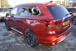 2018 Mitsubishi Outlander 2.0 H 12kwh 4h in Red — image 4