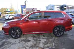 2018 Mitsubishi Outlander 2.0 H 12kwh 4h in Red — image 5