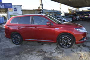 2018 Mitsubishi Outlander 2.0 H 12kwh 4h in Red — image 6