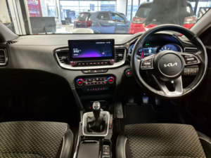 2023 Kia Xceed 1.5 T-Gdi 3 SUV 5dr Petrol Manual Euro 6 (s/s) (158 Bhp) in Red — image 3
