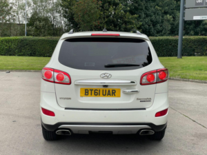 2012 Hyundai Santa Fe 2.2 Crdi Premium Auto 4WD Euro 5 5dr (7 Seat) in White — image 6