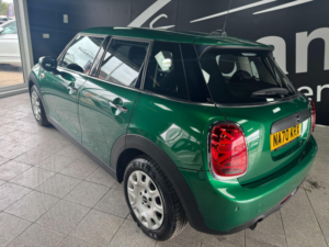 2020 MINI Hatch 1.5 One Classic Hatchback 5dr Petrol Manual Euro 6 (s/s) (102 Ps) in Multicolour — image 6