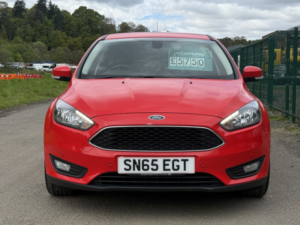 2015 Ford Focus 1.0 T Ecoboost Zetec in Red — image 2