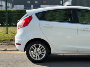2015 Ford Fiesta 1.25 Zetec Euro 6 5dr in White — image 6