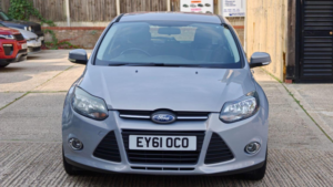 2011 Ford Focus 1.6 Zetec Euro 5 5dr in Silver — image 2