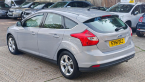 2011 Ford Focus 1.6 Zetec Euro 5 5dr in Silver — image 5