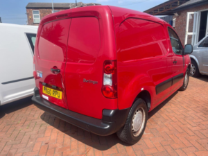 2011 Citroen Berlingo 1.6 Hdi 850 X L1 4dr in Red — image 3