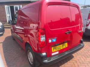 2011 Citroen Berlingo 1.6 Hdi 850 X L1 4dr in Red — image 4