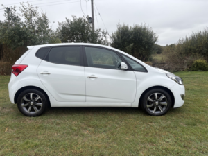 2017 Hyundai Ix20 1.6 Ix20 Prem Nav 1.6 A/t My17 in White — image 4