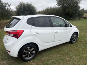 2017 Hyundai Ix20 1.6 Ix20 Prem Nav 1.6 A/t My17 in White — image 5