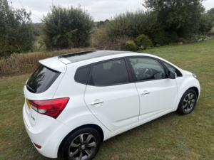 2017 Hyundai Ix20 1.6 Ix20 Prem Nav 1.6 A/t My17 in White — image 6