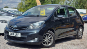 2014 Toyota Yaris 1.33 Dual Vvt-I Icon Plus Euro 5 5dr in Black — image 4