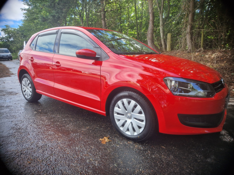 2012 Volkswagen Polo 1.2 Tsi Bluemotion Tech Se Design Auto in Red — image 1