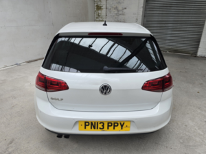 2013 Volkswagen Golf 2.0 Tdi Bluemotion Tech Gt in White — image 6