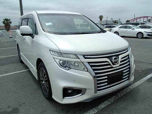 2014 Nissan Elgrand E52 2.5 Auto 7 Leather Seats in White — image 1