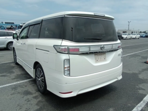 2014 Nissan Elgrand E52 2.5 Auto 7 Leather Seats in White — image 3