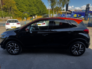 2014 Renault Captur 1.5 Dynamique S Medianav Dci 90 Stop & Start in Black — image 2