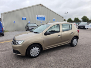 2020 Dacia Sandero 1.0 Sce Essential Euro 6 5dr in Beige — image 3