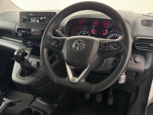 2019 Vauxhall Combo 1.6 Turbo D 2300 Sportive L1 H1 Euro 6 (s/s) 4dr — image 4