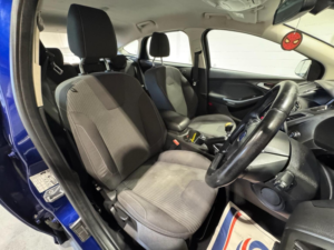 2014 Ford Focus 1.6 Tdci Econetic Titanium Navigator Euro 5 (s/s) 5dr in Blue — image 2