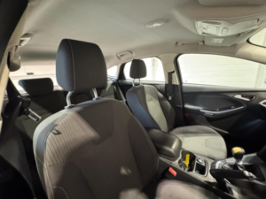 2014 Ford Focus 1.6 Tdci Econetic Titanium Navigator Euro 5 (s/s) 5dr in Blue — image 3