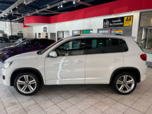 2015 Volkswagen Tiguan 2.0 Tdi Bluemotion Tech R-Line in White — image 5