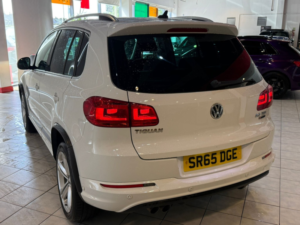 2015 Volkswagen Tiguan 2.0 Tdi Bluemotion Tech R-Line in White — image 6