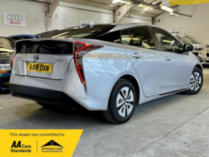 2018 Toyota Prius 1.8 Vvt-H Business Edition CVT Euro 6 (s/s) 5dr in Silver — image 4