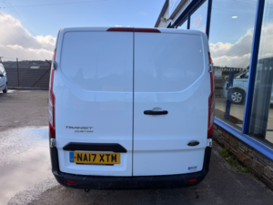 2017 Ford Transit Custom 2.0 Tdci 270 Panel Van 5dr Diesel Manual L1 H1 in White — image 5
