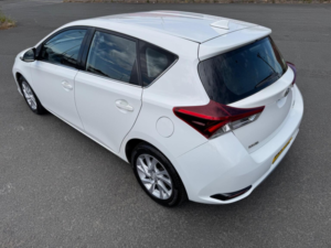 2015 Toyota Auris 1.6 D-4d Business Edition Euro 6 (s/s) 5dr in White — image 2