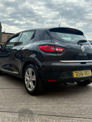2016 Renault Clio 1.5 Dynamique Nav Dci 90 in Black — image 2
