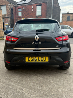 2016 Renault Clio 1.5 Dynamique Nav Dci 90 in Black — image 4